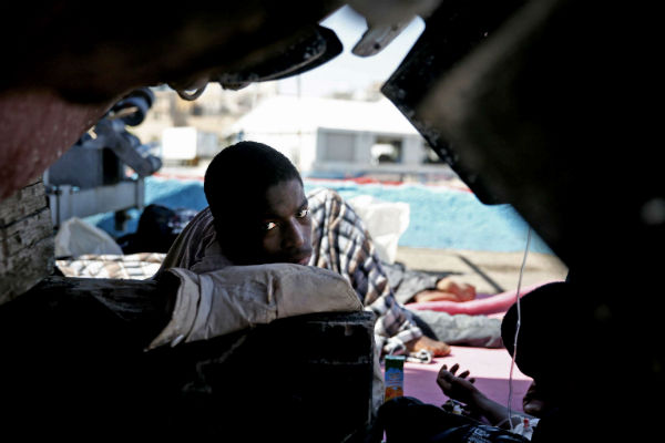 Un migrant subsaharien au port de Tripoli en avril 2016. &copy; Mohame Ben Khalifa/AP/SIPA