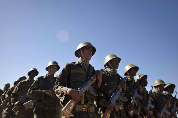 Des hommes du Front Polisario, en 2011 à Tifariti. &copy; Arturo Rodriguez/AP/SIPA