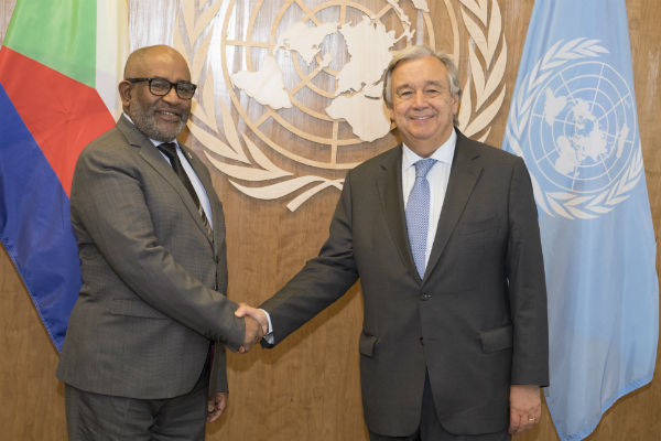 Azali Assoumani, le président de l'Union des Comores, et Antonio Guterres, secrétaire général des nations unies, le 22 septembre 2017 à New York. &copy; DR / PNUD