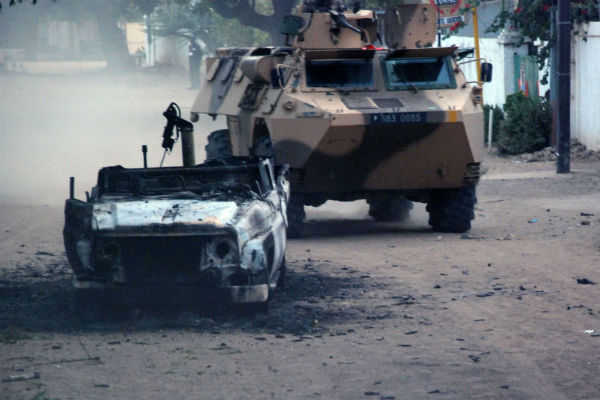 Un véhicule militaire français dans les rues de la capitale tchadienne, en février 2008, pendant la « bataille de N'Djamena ». &copy; DR / Ministre français de la Défense