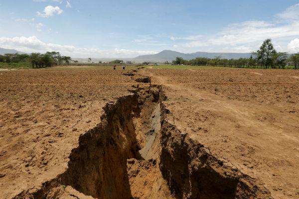 La faille, apparue soudainement dans la vallée du Rift, au Kenya, en mars 2018. &copy; REUTERS/Thomas Mukoya