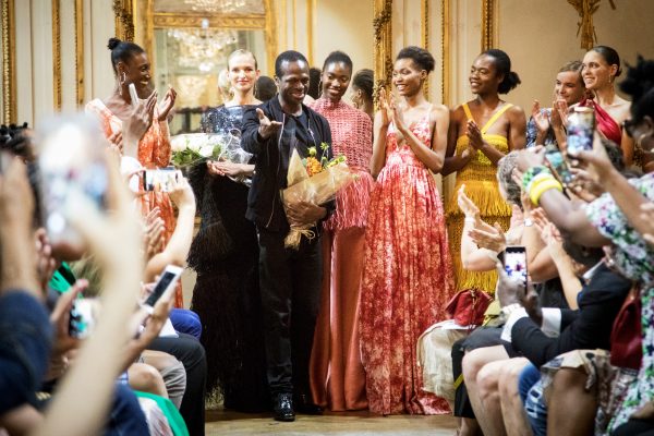 Le Camerounais Imane Ayissi le 2 juillet, dans la capitale de la mode. &copy; Camille Millerand/DIVERGENCE POUR JA