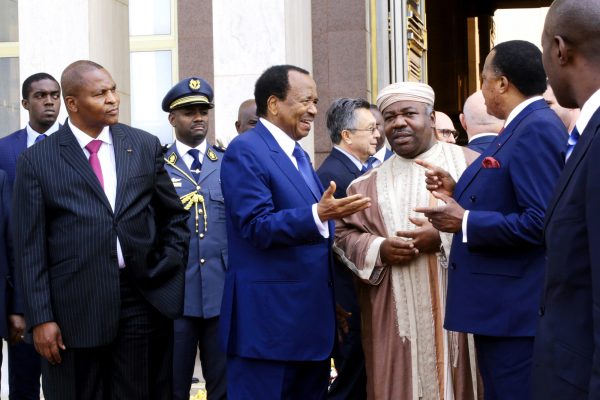 Ali Bongo Ondimba entouré de ses homologues (de g. à dr.) Faustin-Archange Touadéra (Centrafrique), Paul Biya (Cameroun) et Denis Sassou Nguesso (Congo) à Yaoundé, en 2016. &copy; Jean Pierre Kepseu/Anadolu Agency/AFP