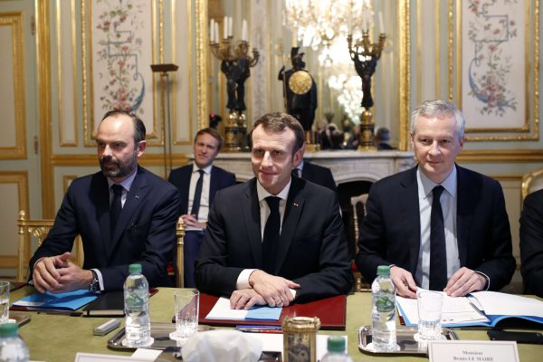 Le Premier Ministre Edouard Philippe, le Président français Emmanuel Macron et le Ministre des Finances à l'Elysée le 11 décembre 2018 &copy; Thibault Camus/AP/SIPA