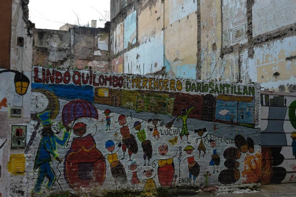 Peinture murale dans l'ancien quartier du tambour (aujourd'hui Monserrat) en plein centre de Buenos Aires où autrefois les rues vibraient au rythme du carnaval. &copy; Élodie Descamps pour J.A.