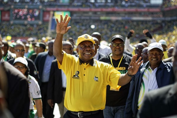 Cyril Ramaphosa en campagne à l'Ellis Park Stadium de Johannesburg, le 5 mai 2019. &copy; Ben Curtis/AP/SIPA