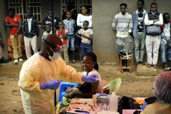 Lors d'une campagne de vaccination contre Ebola, le 13 juillet 2019 à Beni. &copy; Jerome Delay/AP/SIPA