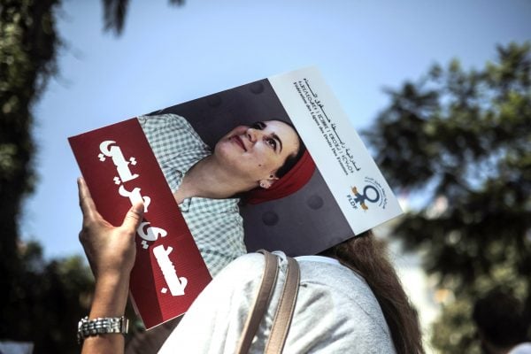 « Mon corps, mon choix », est-il écrit en arabe sur cette pancarte, brandie au cours d'une manifestation de soutien à Hajar Raïssouni, jeune femme emprisonné pour « avortement illégal », lundi 9 septembre 2019 à Rabat. &copy; Mosa&rsquo;ab Elshamy/AP/SIPA