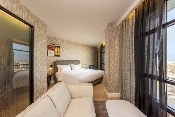 L’hôtel et ses luxueuses chambres s’élèvent au cœur de Casablanca, à proximité de l’ancienne médina et du quartier des affaires, sur le boulevard Mohammed V. © Radisson Hotel Group