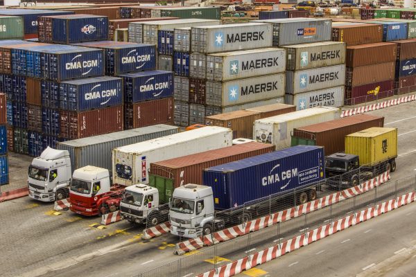 Avec Maerks, la compagnie marseillaise est le premier client du terminal à conteneurs du port d’Abidjan, en Côte d’Ivoire. &copy; Jacques Torregano pour JA