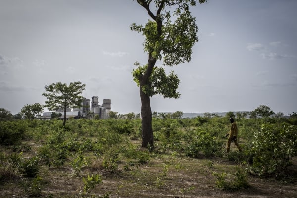 L'endroit où ont été enterrés les 21 Bérets rouges assassinés par les hommes de Sanogo, début mai 2012, près de Diago. &copy; Sylvain Cherkaoui/Jeune Afrique