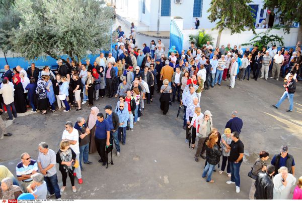 La queue à l'entrée des bureaux de votes Tunisiens lors des élections du 26 octobre 2014. &copy; Hassene Dridi/AP/SIPA