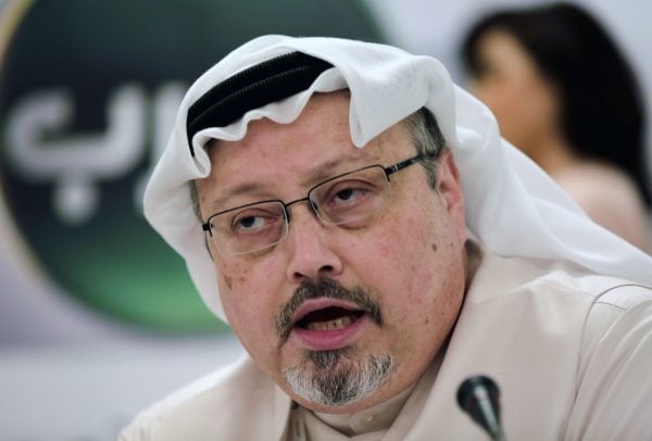 Le journaliste Jamal Khashoggi en février 2015 lors d'une conférence de presse. &copy; Hasan Jamali/AP/SIPA