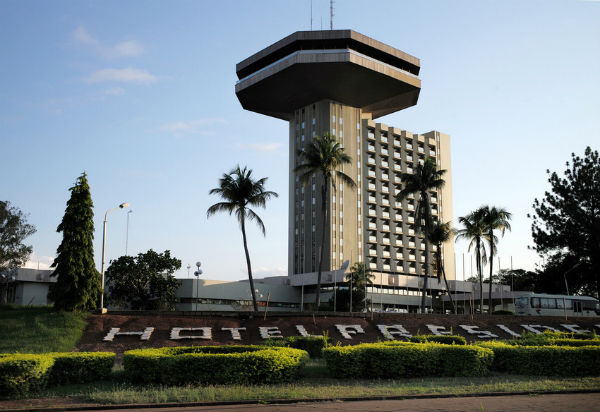 L'hôtel Président est l'une des réalisations emblématiques de l'ère Félix Houphouët-Boigny à Yamoussoukro, son village natal érigé en capitale de la Côte d'Ivoire. &copy; Philippe Guionie/Myop pour J.A.