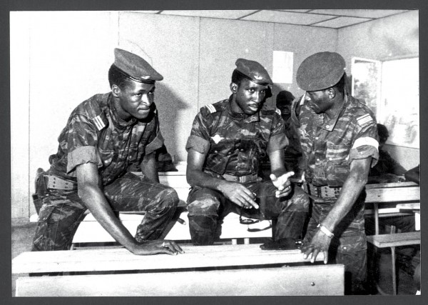 De g. à dr., le capitaine Compaoré, le capitaine Sankara et le commandant Lingani, le 4 août 1983. &copy; ARCHIVES JEUNE AFRIQUE