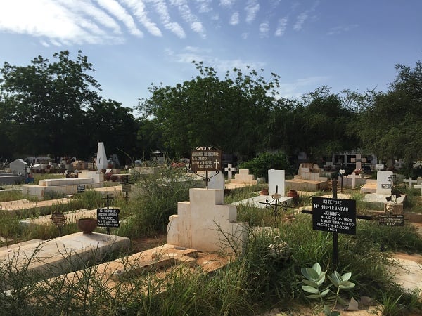Le petit cimetière chrétien de Niamey où est enterré Jean Rouch (1917-2004). &copy; François-Xavier Freland