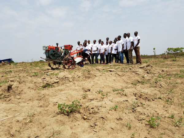 Une partie des membres de la communauté Hello Tractor. &copy; Hello Tractor