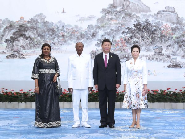 Avec le président chinois Xi Jinping, lors du sommet des Brics, le 4 septembre à Xiamen, en Chine. &copy; CHINE NOUVELLE/SIPA