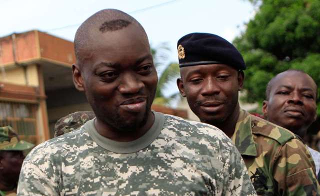 Issiaka 'Wattao' Ouattara dans un camp militaire à proximité d'Abidjan le 15 avril 2011. &copy; Rebecca Blackwell/AP/SIPA