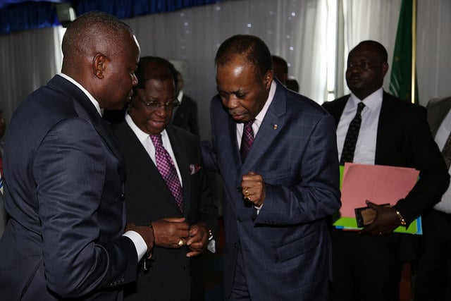 De g. à dr. Vital Kamerhe (opposition), Alexis Thambwe-Mwamba (majorité) et Edem Kodjo, facilitateur du dialogue en RDC, le 6 septembre 2016 à Kinshasa. &copy; Michael Ali/Monusco/CC/Flickr