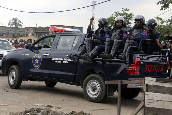 Une patrouille de police dans les rues de Kinshasa, le 17 mai 2017. &copy; John Bompengo/AP/SIPA