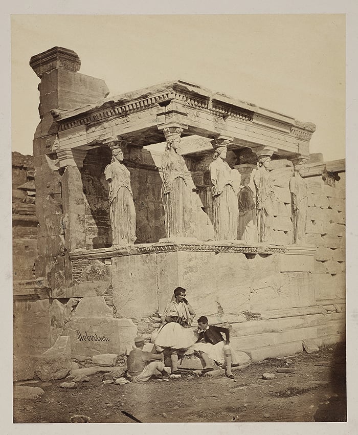 Les Cariatides de Erechthéion, Athènes, Grèce Photo de James D. Robertson, 1853. &copy; Mucem.