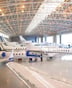 Prix d’un aller-retour entre Le Cap et Johannesburg (ici, le hangar d’Execujet) avec un Pilatus PC-12 de six sièges	: 17	600 dollars. © Execujet