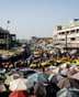 Gare routière de Conakry. Vue du marché de Madina de Conakry, le 10 décembre 2012. © Sylvain Cherkaoui/JA