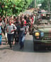 Les militaires français de l’opération Turquoise (ici à Gisenyi, au Rwanda, le 27 juin 1994) ont-ils reçu l’ordre de réarmer l’armée et les miliciens hutus auteurs des massacres ? © PASCAL GUYOT/AFP