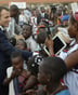 Emmanuel Macron, dans une école de Ouagadougou, après son « grand oral » à l’université, le 28 novembre 2017. © Ahmed Yempabou Ouoba/AP/SIPA