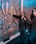 Habib Bourguiba, président de la République tunisienne, montrant à Dag Hammarskjöld, secrétaire général de l’ONU, les signes du zodiaque qui entourent le jeune éphèbe de la mosaïque romaine dite des quatre saisons, que le gouvernement tunisien venait d’offrir aux Nations unies, à New York, le 12 mai 1961. © ONU