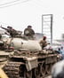 Des soldats des Forces armées de la RDC (FARDC) quittent la ville de Goma, le 23 janvier 2025, en direction de Saké. © Jospin Mwisha / AFP