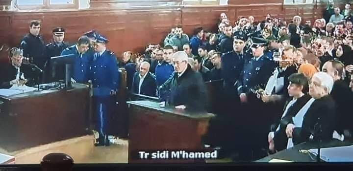Capture d'écran du procès Ouyahia retransmis en direct à la télévision. &copy; DR