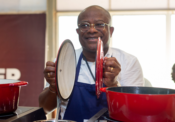 Le chef Pépin Kunkel peu avant un atelier culinaire lors du Fesma, organisé du 26 avril au 9 mai 2023 à Lomé. &copy; DR