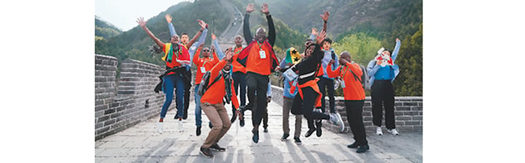  &copy; La délégation des jeunes Africains sur la Grande Muraille (Photo : Fondation chinoise Soong Ching-ling)
