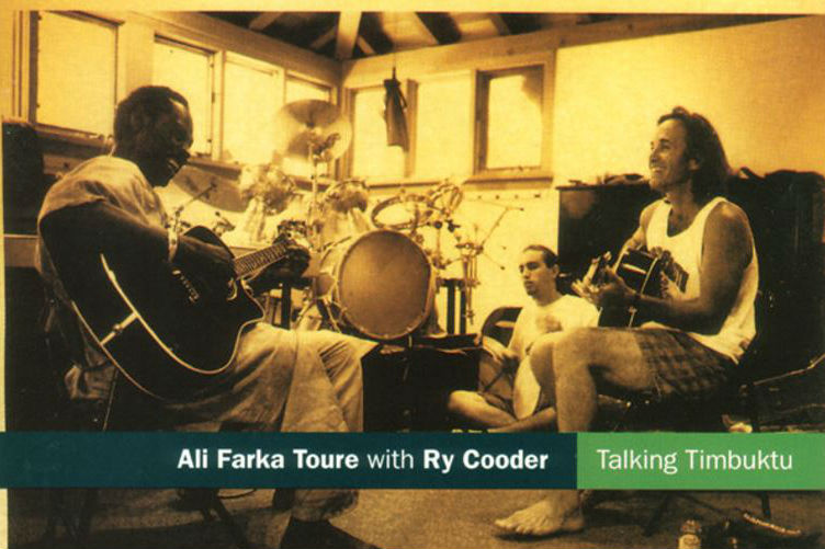 Ali Farka Touré et Ry Cooder sur la pochette de l’album « Talking Timbuktu ». © Ali Farka Touré