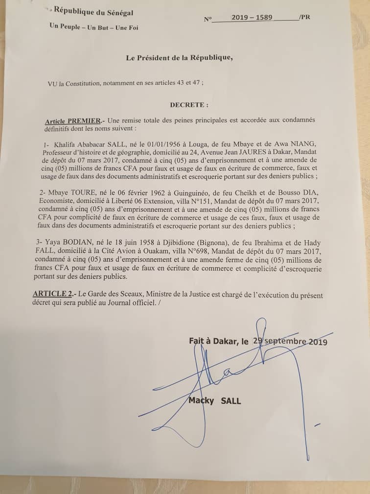 Le décret de la grâce présidentielle accordée à Khalifa Sall et deux de ses co-accusés.