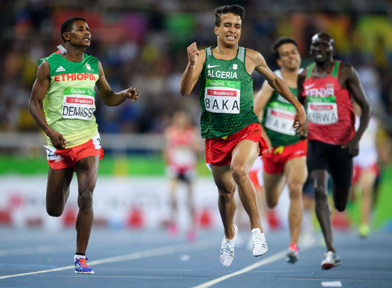 Abdellatif Baka en finale du 1500m des Jeux paralympiques de Rio 2016. Derrière, ses trois concurrents. &copy; Bob Martin/AP/SIPA