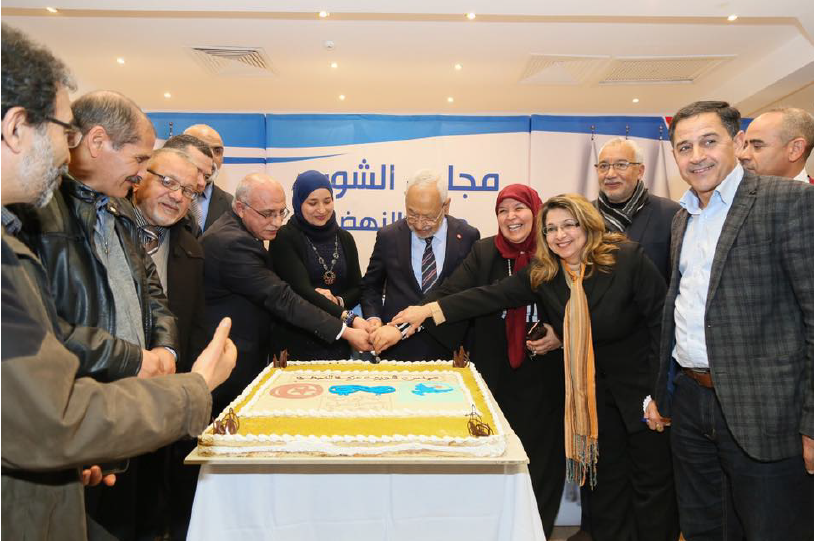 Cérémonie de lancement du service d’adhésion « à distance » d'Ennahdha (au centre, le président Rached Ghannouchi). &copy; DR