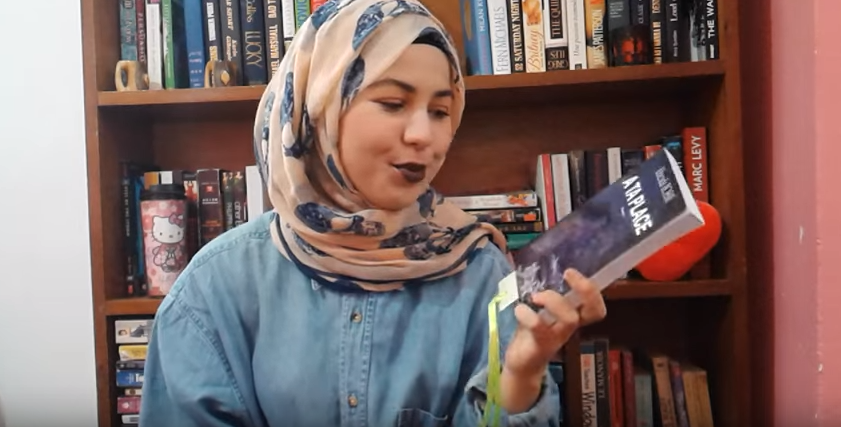 Amal, "Booktubeuse" tunisienne &copy; Capture d&rsquo;écran/Confession of a Bookaholic/Youtube