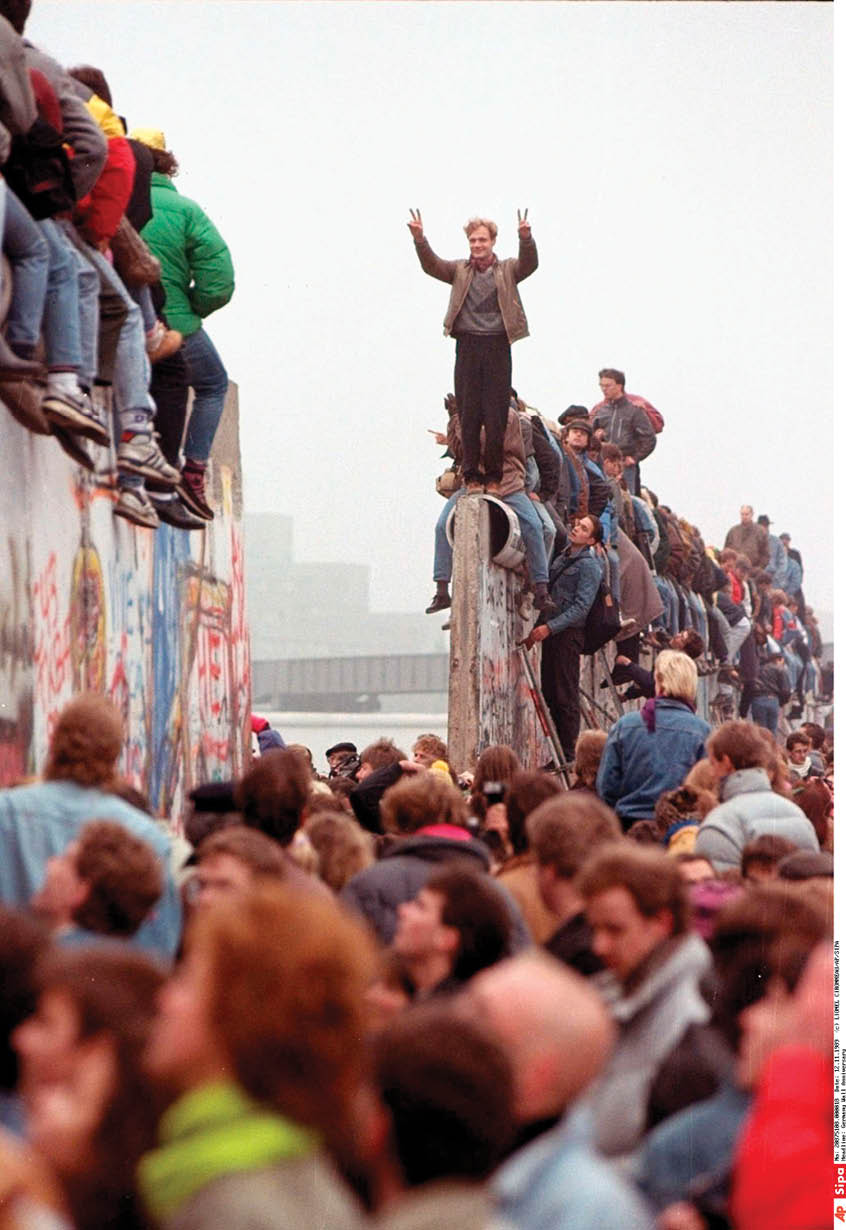 Après la chute du mur de Berlin, en 1989, les pays de l'ancien bloc de l'Est ont subi des réformes brutales. &copy; LIONEL CIRONNEAU/AP/SIPA