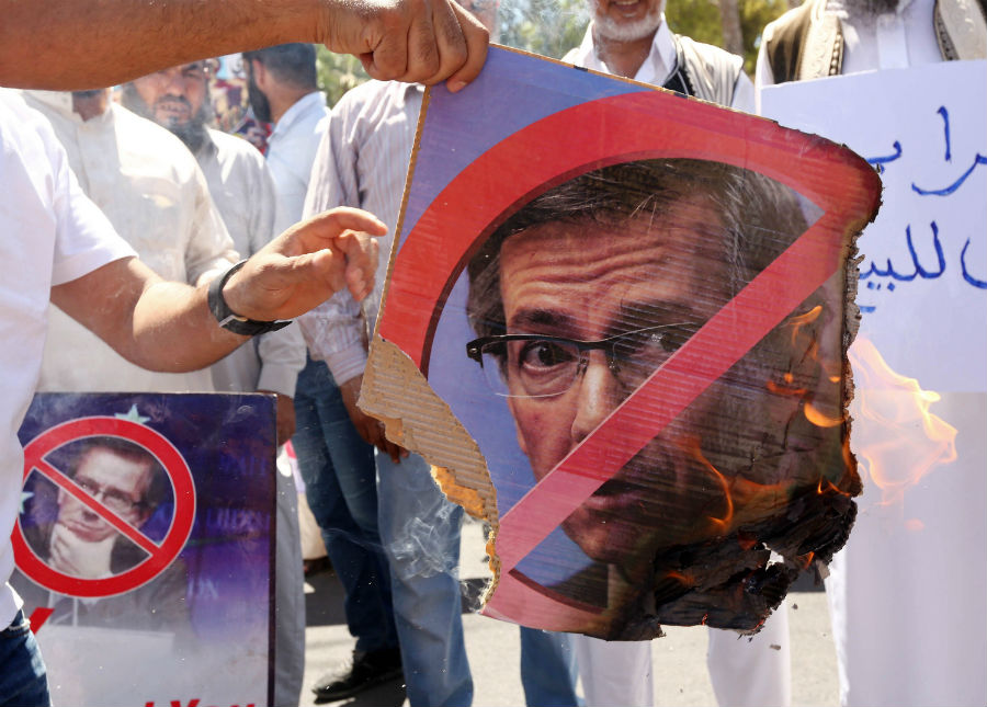 Manifestants hostiles à la médiation de Léon, le 1er juillet, à Tripoli. &copy; Mahmud Turkia/AFP