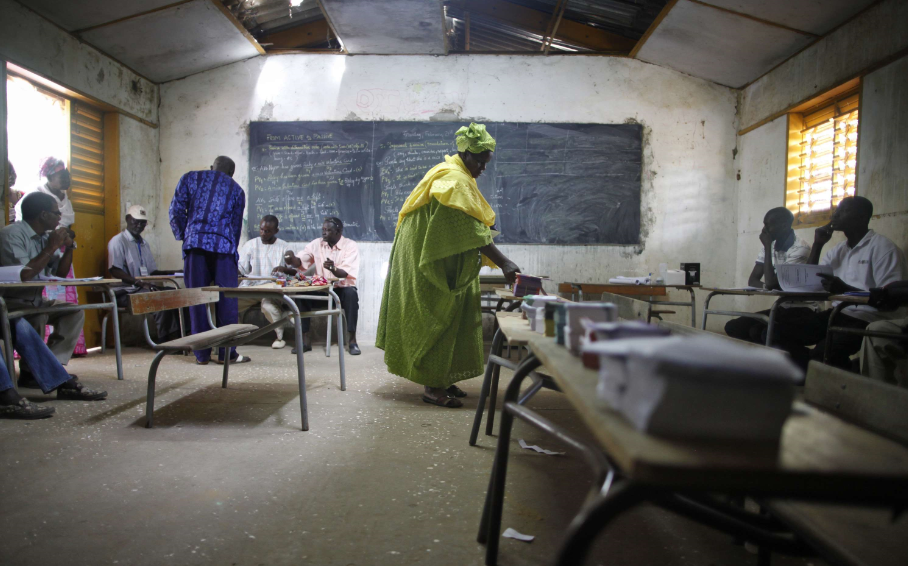 Un bureau de vote à Fatick, au Sénégal, en 2012 . &copy; Gabriela Barnuevo/AP/SIPA