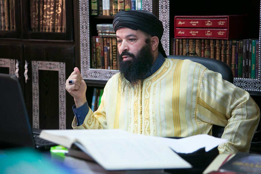 Interdit de prêche, ce cheikh salafiste n'en est pas moins très hostile à l'État islamique, qui l'a condamné à mort. &copy; Ayoub Al-Jamal/J.A.