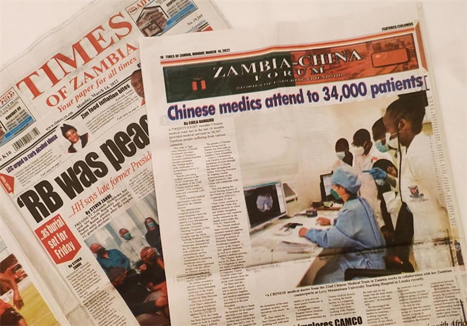  &copy; Les médias zambiens parlent de l’histoire de l’aide médicale envoyée par la Chine en Zambie (Photo : People.cn)