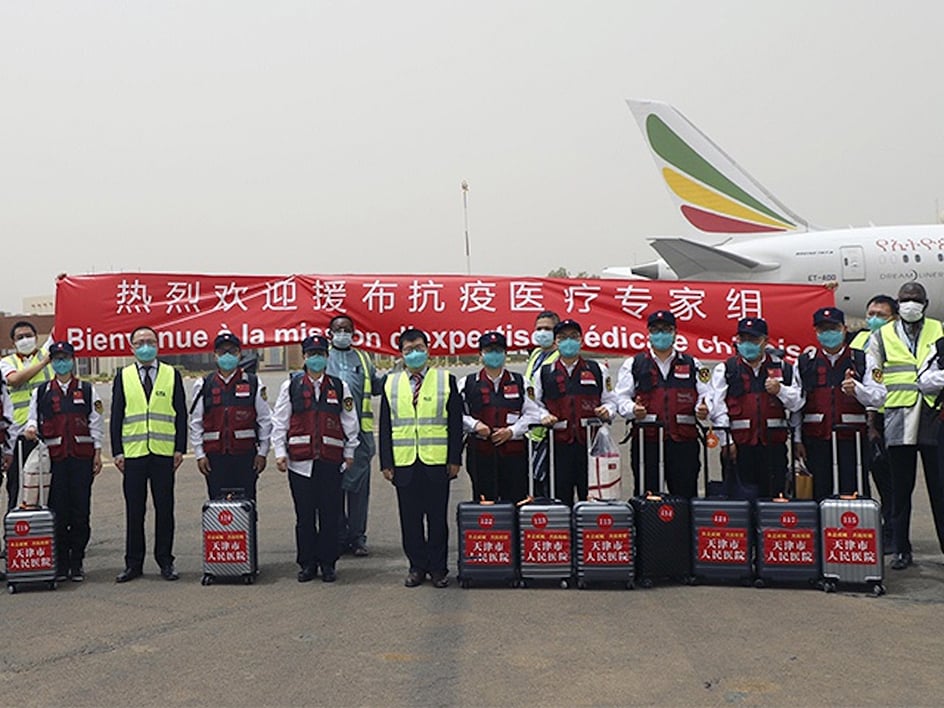  &copy; Pour lutter contre le coronavirus, une équipe médicale chinoise est arrivée au Burkina Faso (Photo : People.cn)