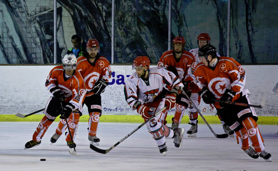 Premier match de hockey sur glace de la Tunisie à Courbevoie, en juin 2014. &copy; Laurent Boussu/Association tunisienne de hockey sur glace