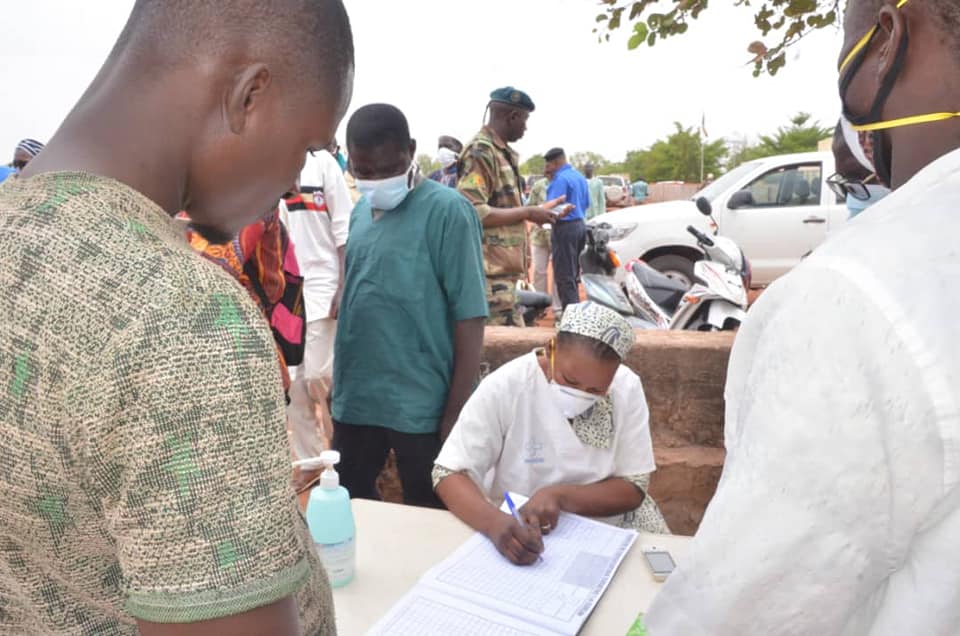 Contrôles sanitaires visant à endiguer le coronavirus côté malien de la frontière avec le Burkina Faso, à Koury le 22 mars 2020. &copy; DR / Ministère malien de la Santé