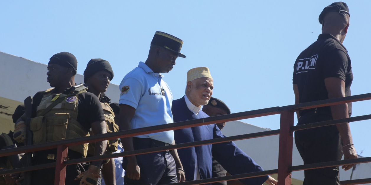 Comores : l’ex-président Sambi jugé pour « haute trahison »